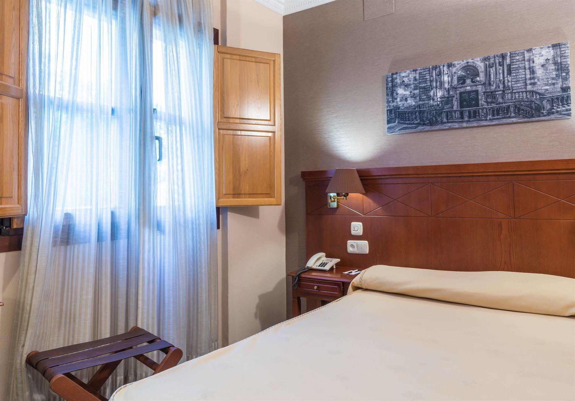 Hotel Herradura Сантяго де Компостела Екстериор снимка